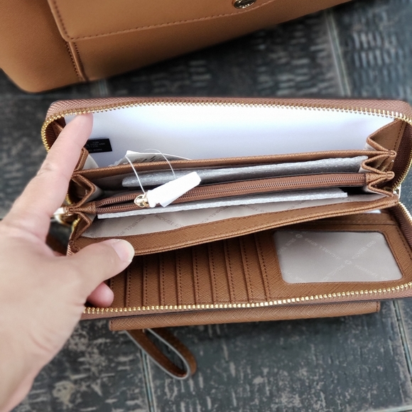 Michael Kors Jet Set Large Tote & Wallet Bundle - Picture 7 of 8